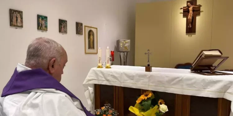 Diffusa la prima foto del Papa dal momento del ricovero