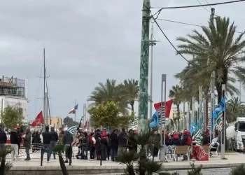 Sciopero dei lavoratori delle telecomunicazioni, sit-in Cagliari