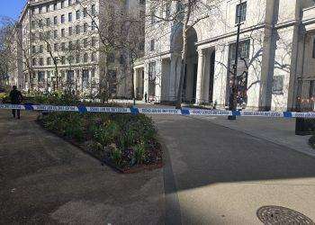 Terrore a Londra, furgone travolge le persone in centro