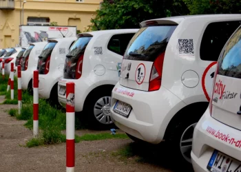 I giovani comprano sempre meno auto a vantaggio del noleggio