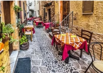 Battaglia di bar e ristoranti contro le recensioni fake