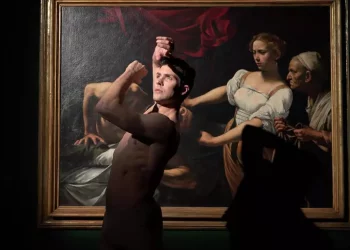 Roberto Bolle balla tra quadri di Caravaggio a Palazzo Barberini