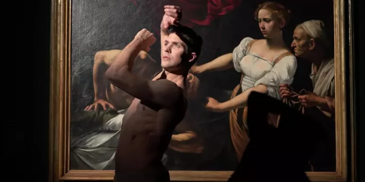 Roberto Bolle balla tra quadri di Caravaggio a Palazzo Barberini