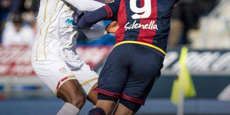 Calcio, il Cagliari perde due a uno contro il Bologna