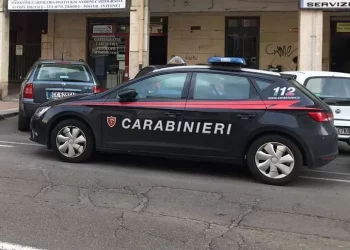 Calci e pugni alla fidanzata, 32enne arrestato a Cagliari