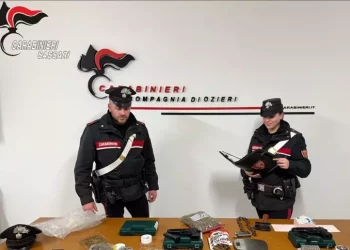 Droga, coltelli e pistole, due minorenni arrestati a Ozieri