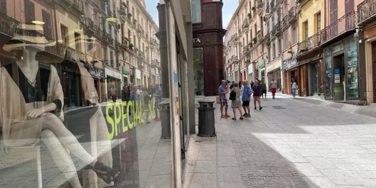 Bando da 35 milioni per contributi alle attività commerciali