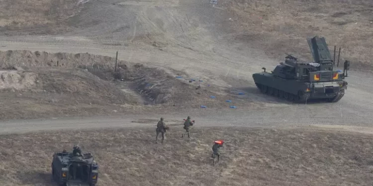 Corea del Sud: caccia sgancia bombe per errore, feriti 7 civili