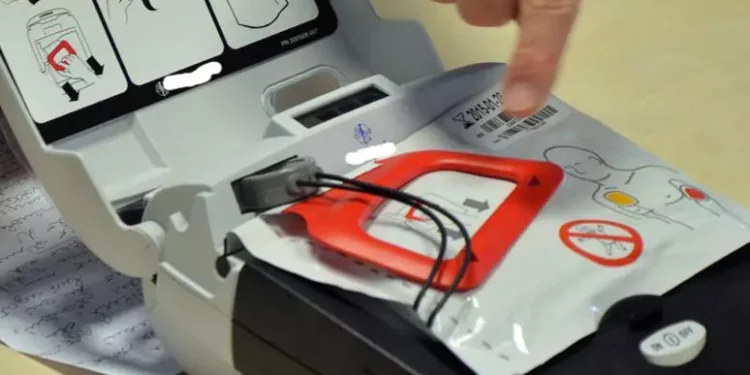 Defibrillatori, il 70% è inutilizzabile la sera e nel weekend