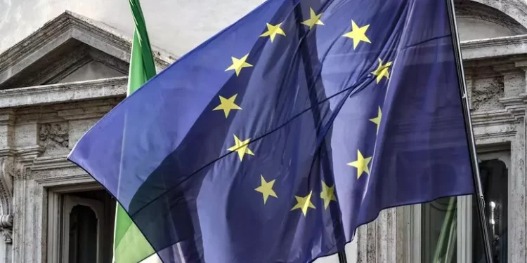 Cala la fiducia dei consumatori dell’Eurozona a marzo