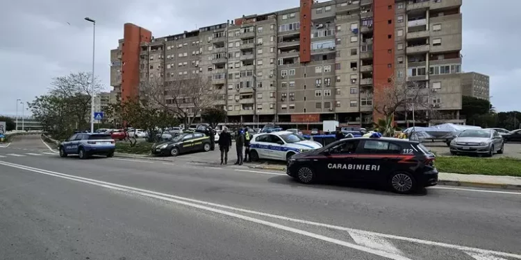 Blitz a S.Elia, 487 persone identificate, sequestri auto e droga