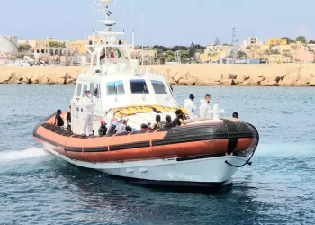 Naufragio migranti, in corso ricerche 40 dispersi