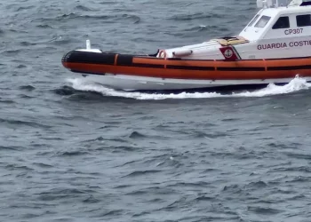 Donna morta in mare a Cagliari, accertamenti su telefoni coppia