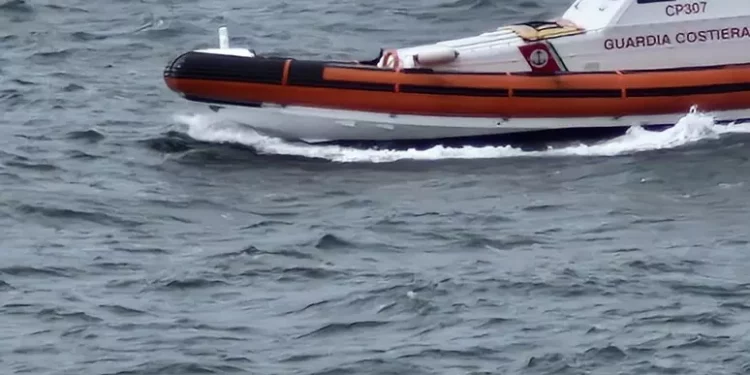 Donna morta in mare a Cagliari, accertamenti su telefoni coppia