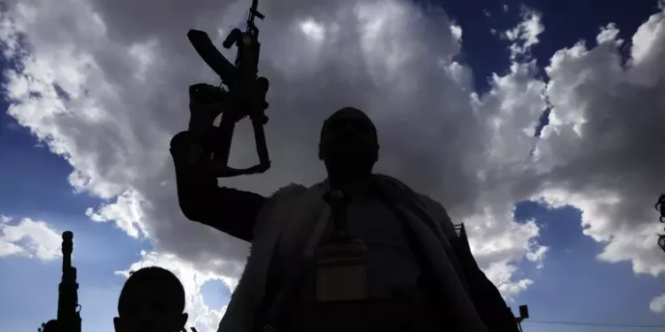 Intercettato un missile Houthi diretto all’aeroporto di Tel Aviv