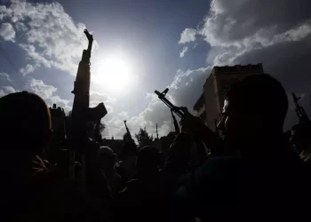 Houthi, presa di mira una portaerei Usa nel Mar Rosso