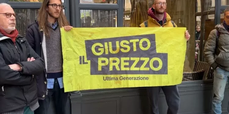 Ultima Generazione da Cracco, bottiglie di pomodoro in veranda