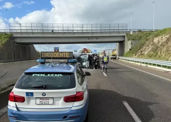Un’auto urta un camion sulla Sassari-Olbia, una donna ferita