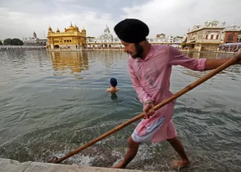 India, esplosione fuori dal tempio d’oro di Amritsar