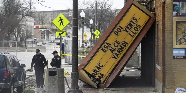 Tornado scuotono centro e sud degli Usa, almeno 14 morti
