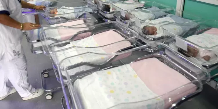 Istat: Sardegna ultima per la fecondità, 0,91 figli per donna