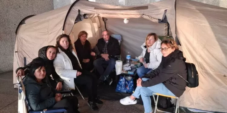 Protesta Oss senza lavoro, inizia lo sciopero della fame