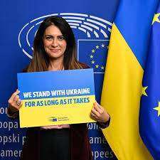 Soloviev attacca Pina Picierno: “La sua bocca puzza di tirannia”