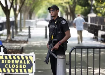 Secret Service spara a uomo armato nei pressi Casa Bianca