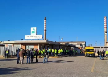 Prosegue protesta a Portovesme, si fermano forni acciaieria