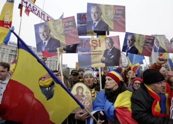 Romania, a Bucarest migliaia in piazza a sostegno di Georgescu