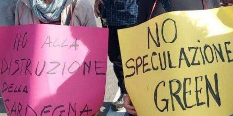 Sardegna: la Questura usa il Daspo urbano contro il movimento contrario al colonialismo energetico