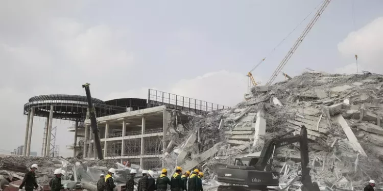 Sisma in Myanmar, il bilancio sale a 1.000 morti e 2.300 feriti