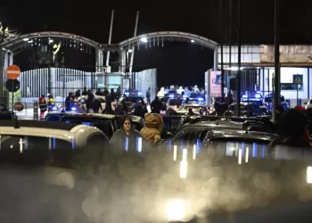 Scossa di terremoto 4.4 ai Campi Flegrei. Panico a Napoli, gente in strada