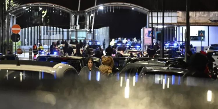 Scossa di terremoto 4.4 ai Campi Flegrei. Panico a Napoli, gente in strada