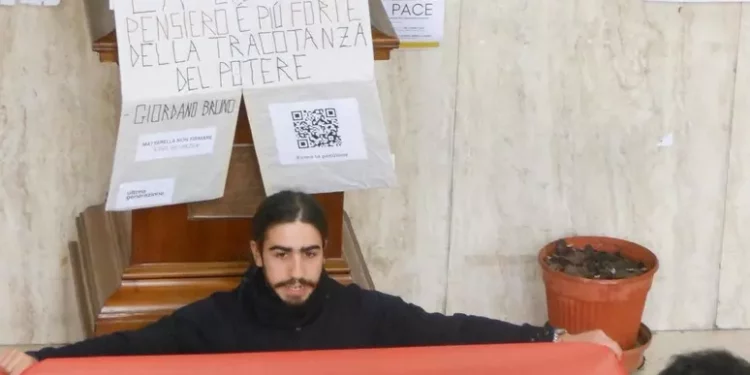 Ddl sicurezza, blitz Ultima generazione a Cagliari