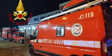 Due auto date alle fiamme nella notte a Codrongianos