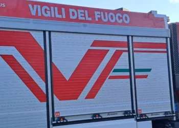 Esplosione nell’azienda Perfetti nel milanese, alta colonna di fumo