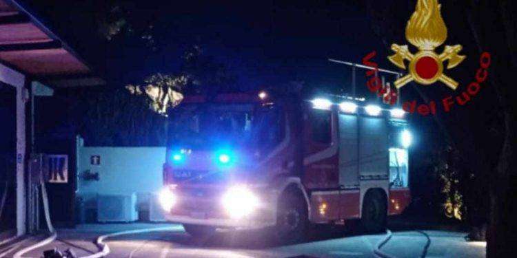 Gallura, fiamme nella notte in hotel: intervento dei Vigili del Fuoco