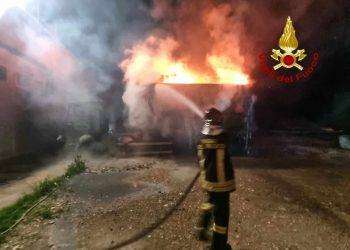 Tertenia, raid incendiario contro un mezzo della raccolta differenziata