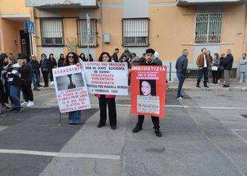 Cagliari, in centinaia alla fiaccolata per chiedere verità sulla morte di Manuela Murgia