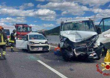 Berchidda, scontro tra auto e camion: due feriti