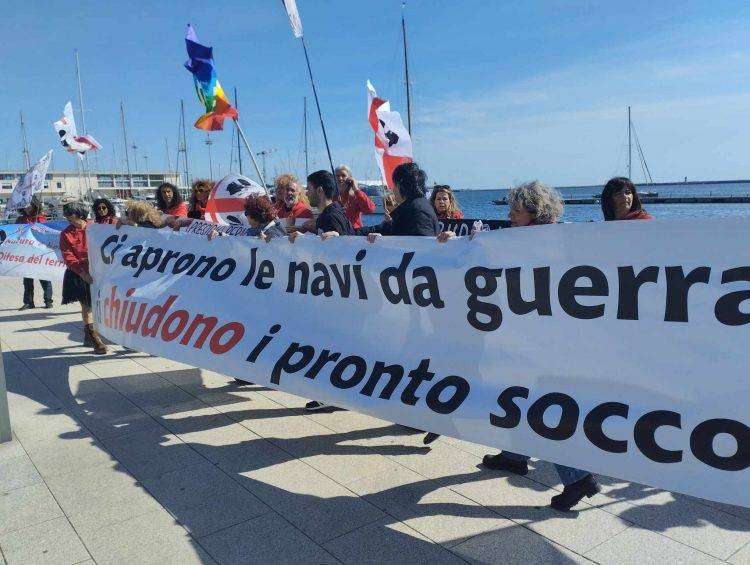 Cagliari, flash mob contro la Nato e contro la guerra