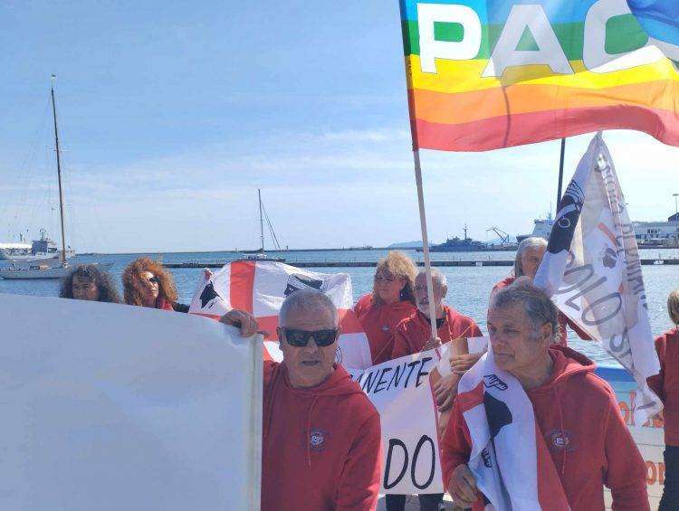 Cagliari, flash mob contro la Nato e contro la guerra