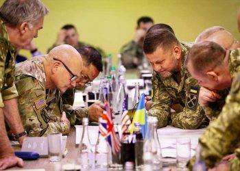 Zaluzhny conferma la regia Nato della guerra contro la Russia