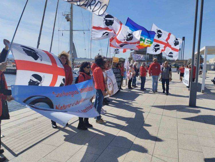 Cagliari, flash mob contro la Nato e contro la guerra