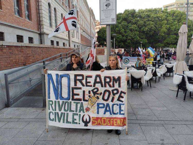 No riarmo, no sanzioni alla Russia, a Cagliari in piazza chi vuole la fine della guerra
