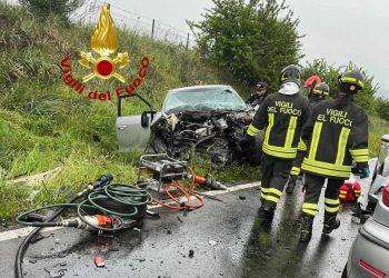 Scontro tra auto sulla 129 a Silanus, un morto