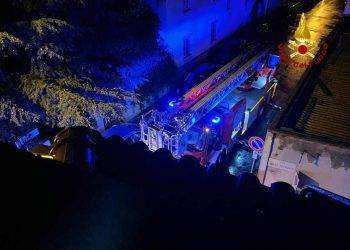 Elmas, incendio in un appartamento: evacuata una palazzina