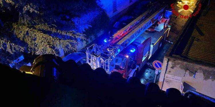 Elmas, incendio in un appartamento: evacuata una palazzina