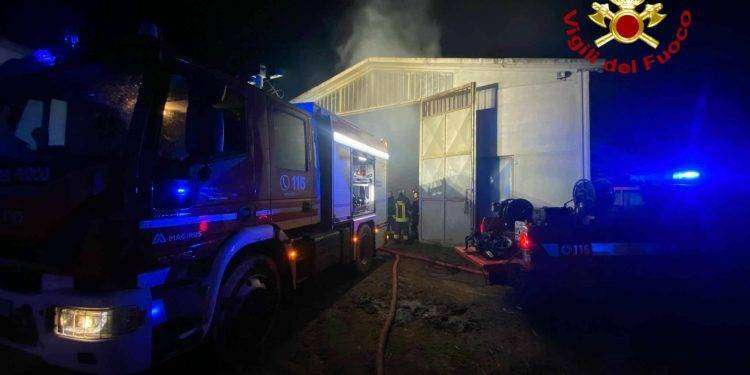 In fiamme fienile a Sarule: intervento dei Vigili del Fuoco